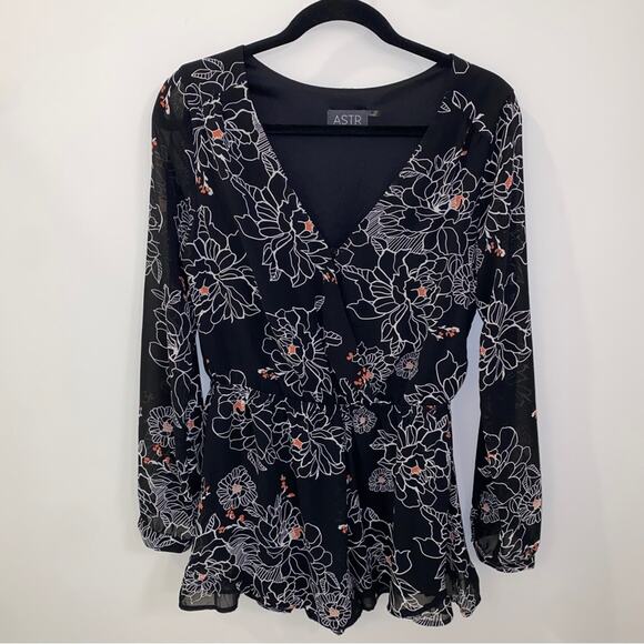 ASTR Black White Red Long-sleeved Floral Romper Size Medium - Picture 2 of 5